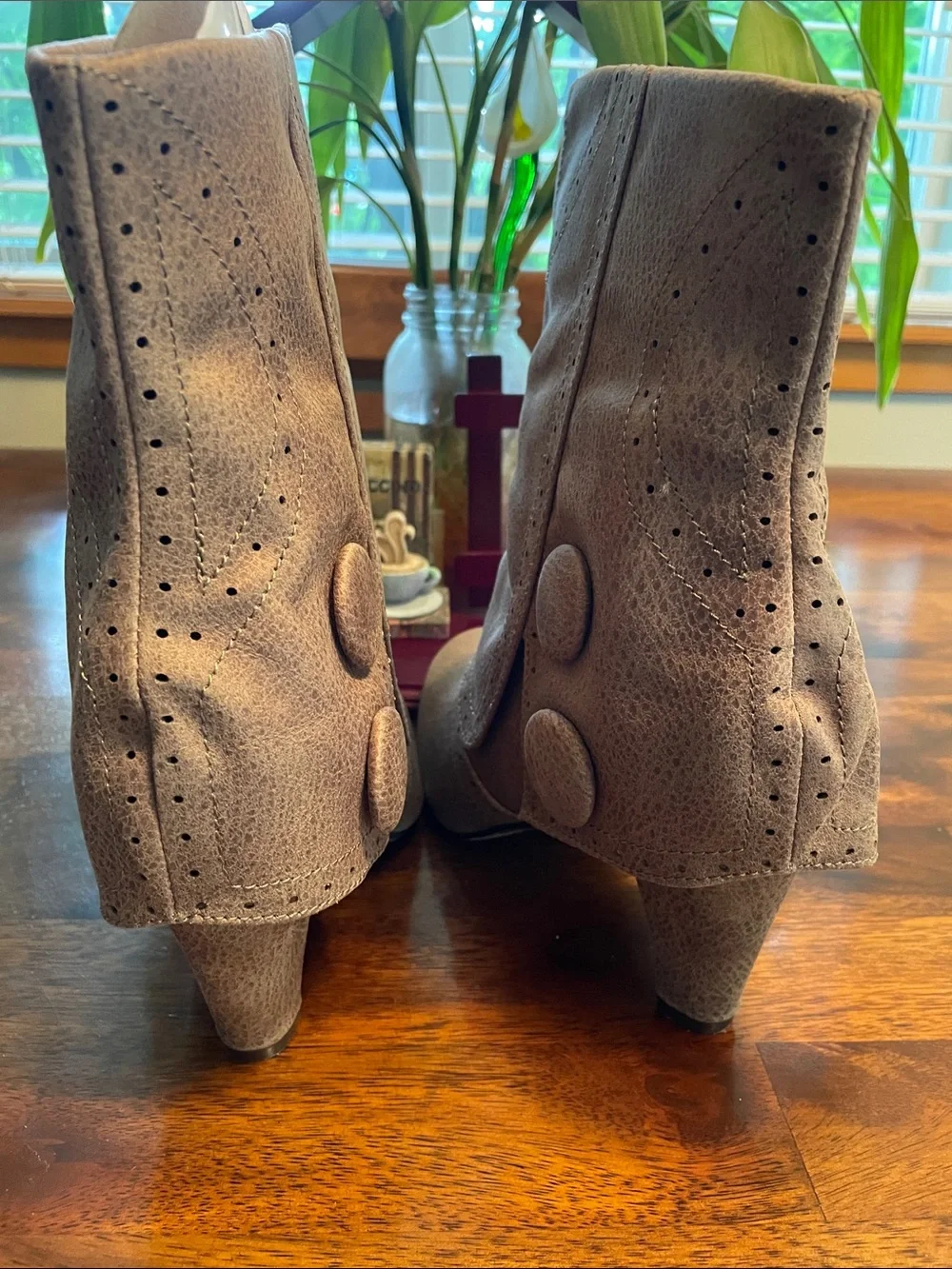 NOT RATED Cowgirl Star Booties Women’s 8 EUR 39 Taupe